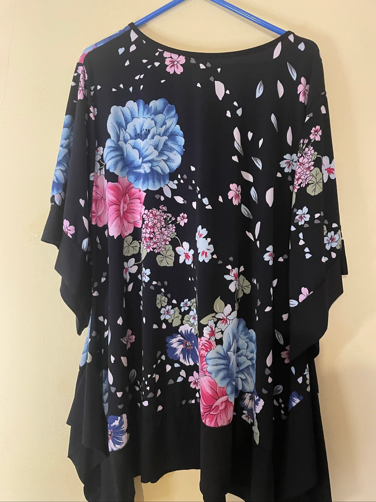 Blusa Túnica Floral Negra Oversized - Manga Quimono / Murciélago – photo 5
